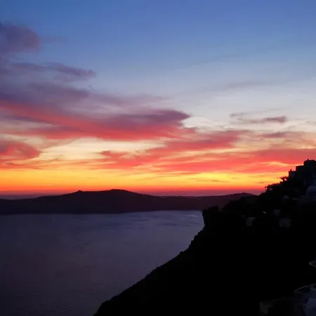 Spitia Tzitzi * Imerovigli (Santorini)