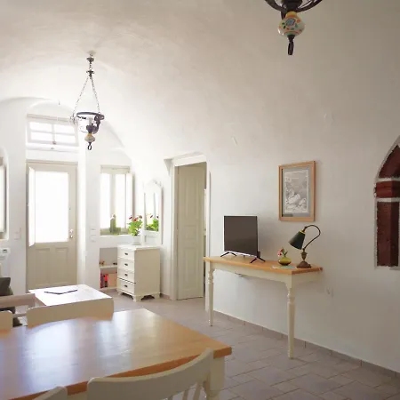 Spitia Tzitzi * Imerovigli (Santorini)